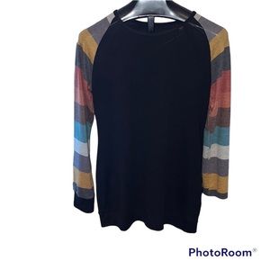 2 Long sleeve patterned sleeve shirt